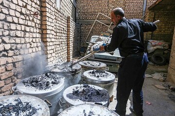آیین سنتی توزیع نذری در روستای اراضی اصفهان