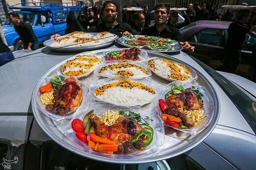 آیین سنتی توزیع نذری در روستای اراضی اصفهان