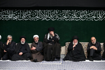 مراسم عزاداری شب عاشورای حسینی علیه‌السلام در حسینیه امام خمینی(ره)