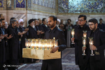 آیین خطبه‌خوانی شب عاشورا در حرم رضوی