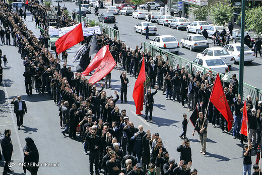 مراسم عزاداری روز عاشورا در سعادت آباد تهران