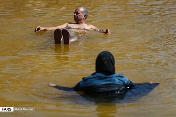 شنا در گنبد نمکی