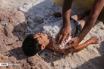 شنا در گنبد نمکی