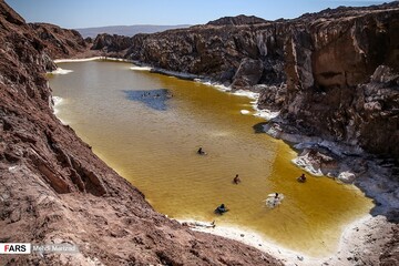 شنا در گنبد نمکی