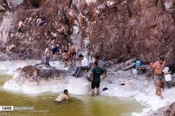 شنا در گنبد نمکی