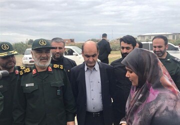 چند تصویر از حضور فرمانده کل سپاه در جمع زلزلهزدگان چند تصویر از حضور فرمانده کل سپاه در جمع زلزلهزدگان