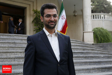 آذري جهرمي: لن نسمح لاميركا وقف مسيرة تنمية ايران