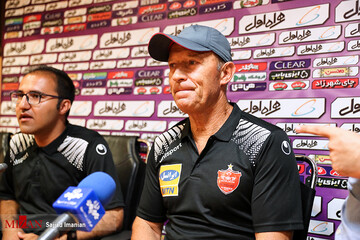 نشست خبری سرمربیان تیم‌های فوتبال پرسپولیس و استقلال پیش از دربی