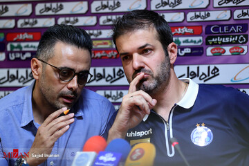 نشست خبری سرمربیان تیم‌های فوتبال پرسپولیس و استقلال پیش از دربی