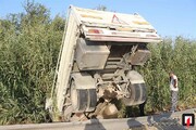 تصاویر | سقوط کامیونت به داخل نیزارهای حاشیه جاده ورامین