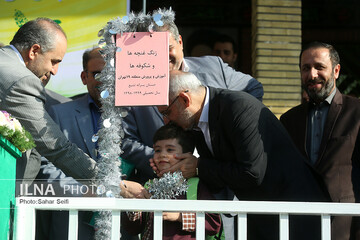 مراسم جشن شکوفه‌ها در دبستان تشیع