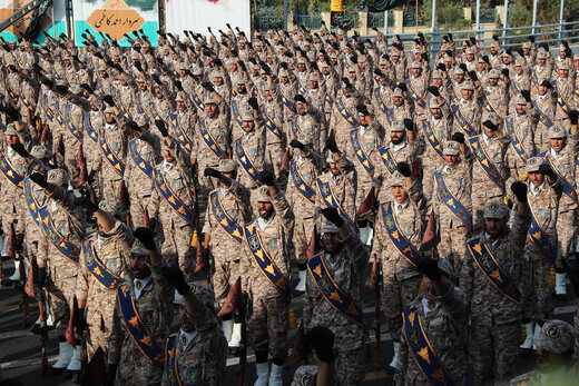 مراسم رژه نیروهای مسلح با حضور رئیس‌جمهور