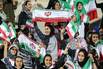 4600 زن دیدار ایران و کامبوج را تماشا می‌کنند