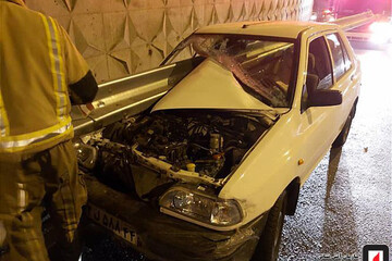 تصاویر | پراید در بزرگراه یادگار امام(ره) وارد گاردریل شد