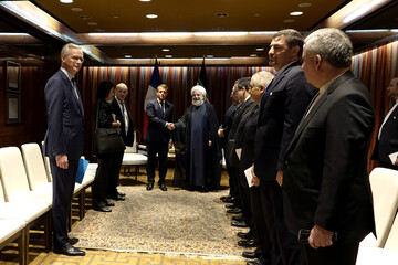 عکسی از دیدار روحانی و مکرون بعد از بیانیه متهم کردن ایران به نقش داشتن در حمله به آرامکو