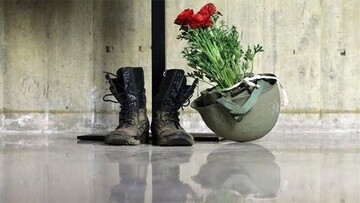 به تصویر کشیدن چهره ۷۲ شهید در ایوان انتظار مترو
