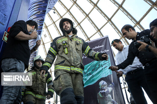 مسابقات پله‌نوردی آتش‌نشانان در برج میلاد