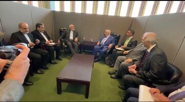 ظریف با معلم دیدار کرد