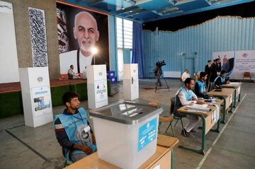آغاز انتخابات افغانستان با چندین انفجار در حوزه های رای گیری