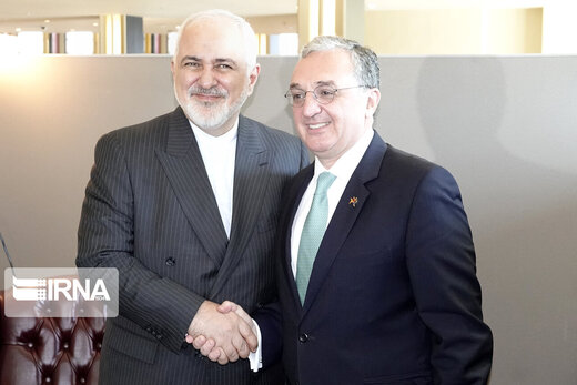 محمدجواد ظریف وزیر امور خارجه، جمعه در هشتمین روز سفر به مقر سازمان ملل متحد در نیویورک با «ظهراب مناتساکانیان» وزیر خارجه ارمنستان دیدار و گفت وگو کرد