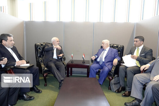 محمدجواد ظریف وزیر امور خارجه، جمعه در هشتمین روز سفر به مقر سازمان ملل متحد در نیویورک با «ولید المعلم» وزیر خارجه سوریه دیدار و گفت وگو کرد