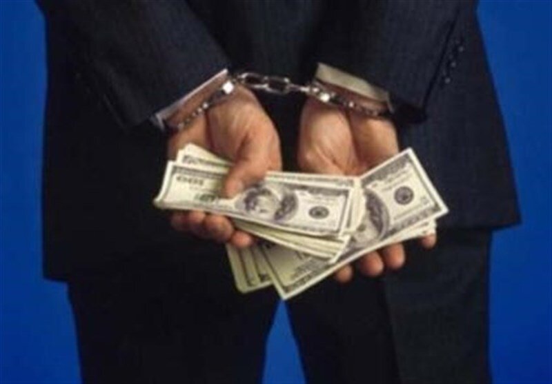 ببینید | لحظه دستگیری دو کارمند سعودی در زمان اخذ رشوه!