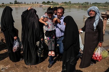 تردد خطرناک اهالی روستاهای عنافچه با قایق