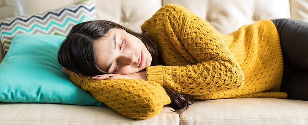 چگونه راحت به خواب رویم؟/ برای به خواب رفتن، این نواحی را با روغن ماساژ دهید/ روزها چرت هم نزنید!