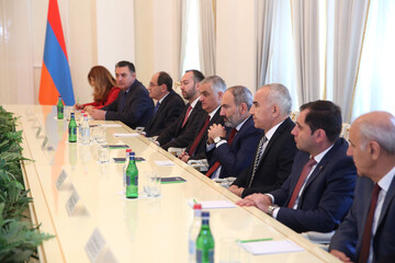 دیدار روحانی با نخست‌وزیر ارمنستان