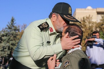 تقدیر سردار حسین اشتری فرمانده نیروی انتظامی از خانواده شهدا و ایثارگران