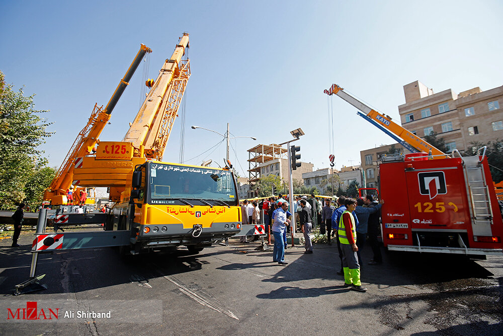 سقوط جرثقیل در اتوبان بسیج