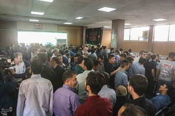 صف مردم برای دریافت گذرنامه در آستانه سفر اربعین حسینی مقابل اداره گذرنامه