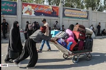 زائران اربعین حسینی در مرز مهران