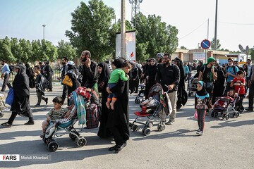 زائران اربعین حسینی در مرز مهران