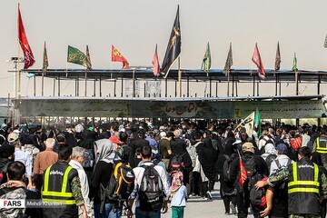 زائران اربعین حسینی در مرز مهران