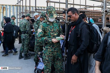 زائران اربعین حسینی در مرز مهران