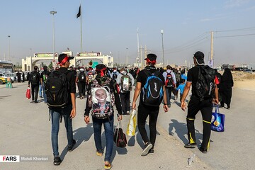 زائران اربعین حسینی در مرز مهران