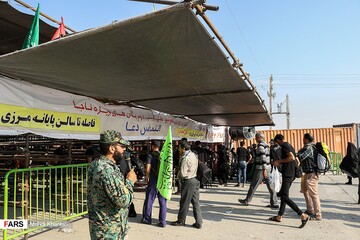 زائران اربعین حسینی در مرز مهران