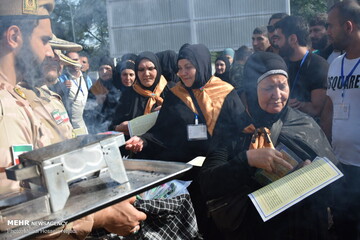 استقبال مرزبانان هنگ مرزی آستارا از زائران خارجی اربعین