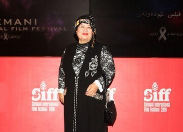 پوران درخشنده با لباس کردی در جشنواره سلیمانیه/ عکس