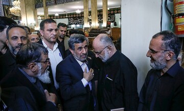 عکسی از احمدینژاد و رفقایش در یک مراسم ختم عکسی از احمدینژاد و رفقایش در یک مراسم ختم