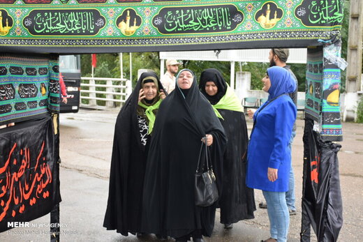 استقبال مرزبانان هنگ مرزی آستارا از زائران خارجی اربعین