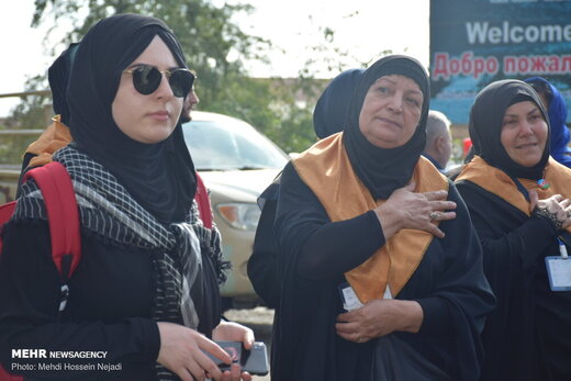 استقبال مرزبانان هنگ مرزی آستارا از زائران خارجی اربعین