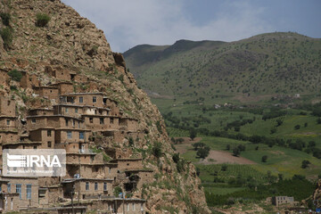 روستای تاریخی پالنگان: فرهنگ و غناي تمدني مردم كردستان در اعصار مختلف جاذبه بزرگي براي مسافرت ايرانيان و ديگر مسافران از اقصي نقاط جهان بوده است كه روستاهاي باستاني و تاريخي اين ديار يكي از اين جاذبه هاي گردشگري است، پالنگان یکی از هزاران روستای با قابلیت تاریخی و اقلیمی این استان است