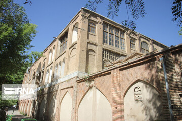 عمارت وکیل: عمارت وکیل الملک یکی از عمارت‌های تاریخی شهر سنندج به شمار می‌آید قدمت بنای تاریخی وکیل الملک به زمان زندیه باز می‌گرد