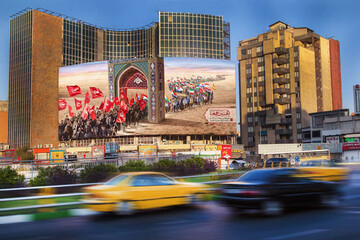 دیوارنگاره جدید میدان ولیعصر با موضوع راهپیمایی اربعین