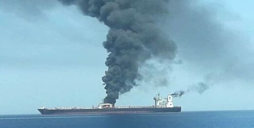 انفجار نفتکش ایرانی در جوار عربستان با شلیک موشک / نشت نفت متوقف شد