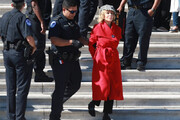 فیلم | بازداشت جین فوندا، ستاره سرشناس هالیوود جلوی ساختمان کنگره آمریکا