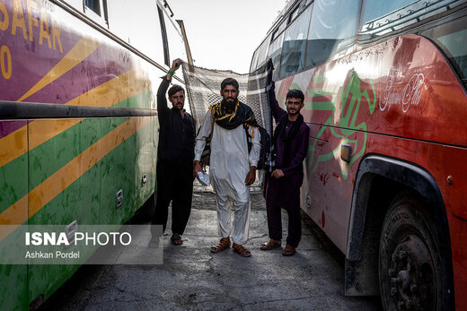 ورود زائران پاکستانی اربعین حسینی از مرز میرجاوه