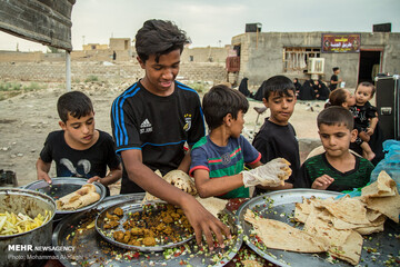 پیاده‌روی زائران اربعین درمناطق جنوبی عراق(الخضر در استان المثنی)